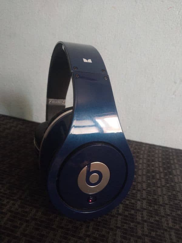 beats Dr-dre monster Headphones or Solo 2 like Nose 0