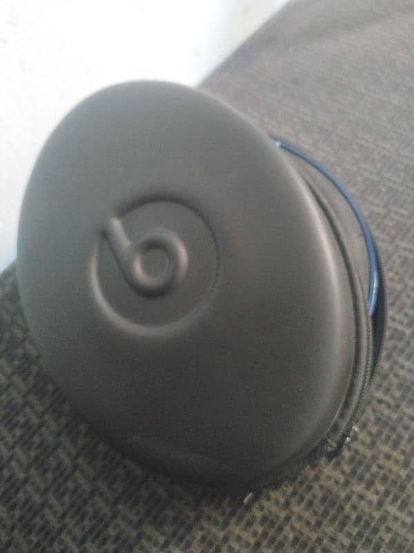 beats Dr-dre monster Headphones or Solo 2 like Nose 4