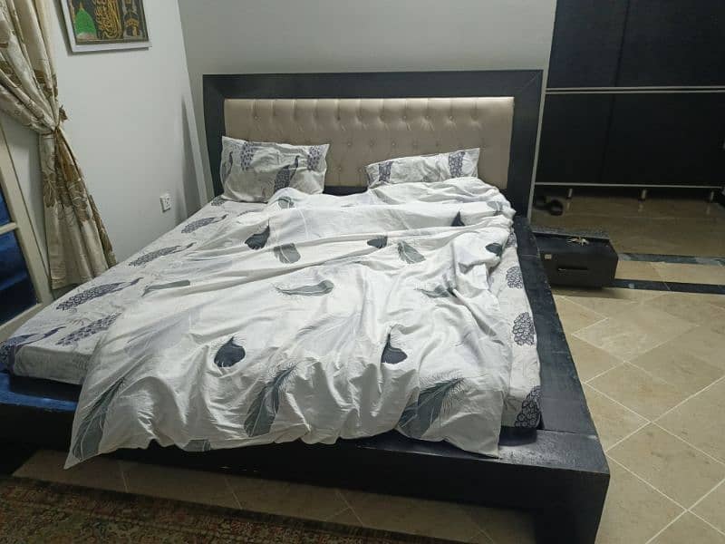 Bed with mattress + 3 side tables + dressing table 0