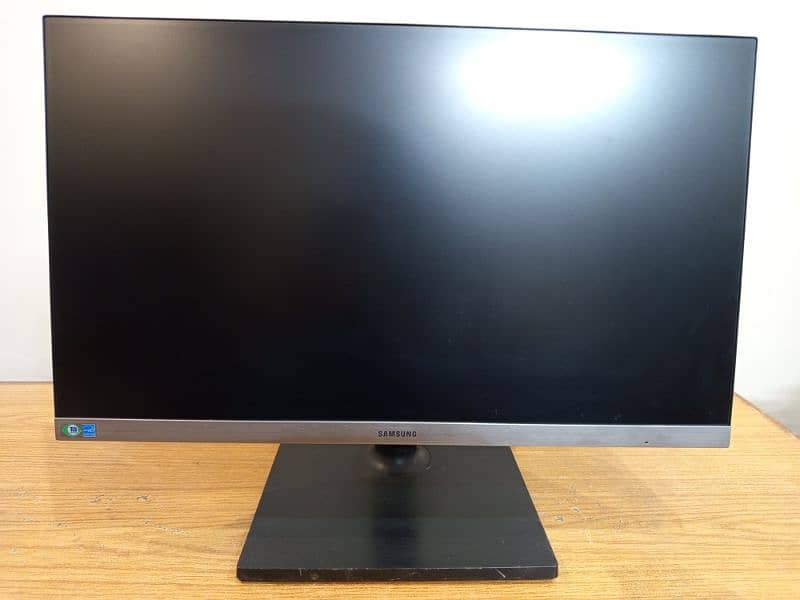 Samsung Original 24 inch lcd 1080p display 0