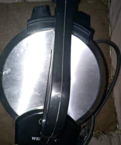 Roti maker urgent sale Rs 1800 contect no 0306 0251426