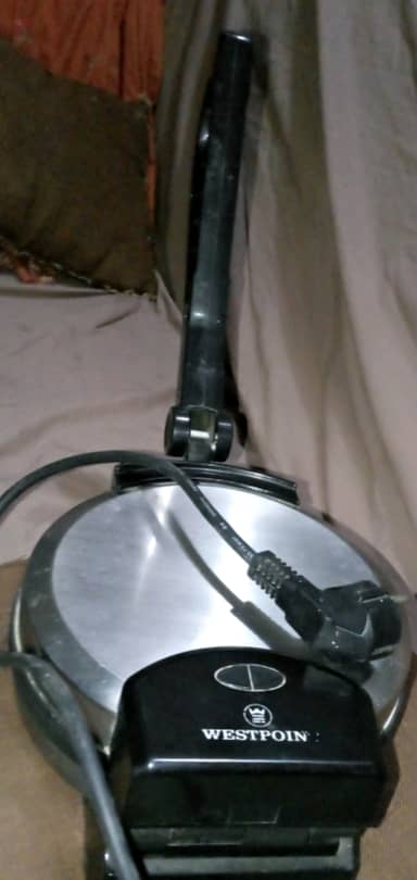 Roti maker urgent sale Rs 1800 contect no 0306 0251426 1