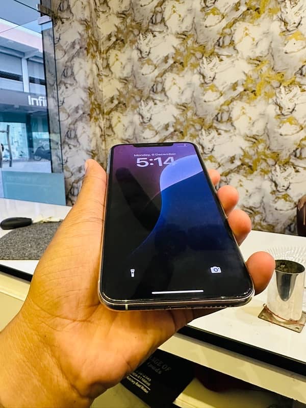 Iphone 11 pro max 256gb pta approved 5