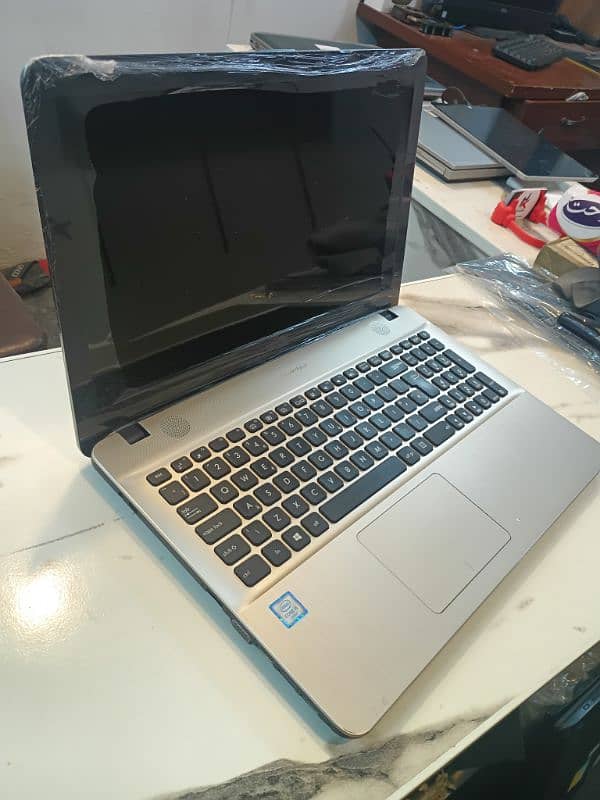 ASUS i5 6th 8Gb 256Gb 15" Slim & Lightweight 3