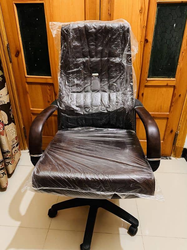 Executive Office Big Chairs (Revolving) 1