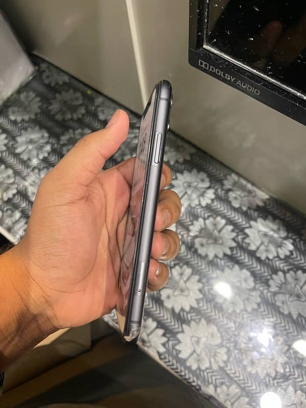 iPhone 11 64 gb non 1