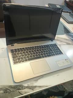 ASUS VivoBook i7 7th 8Gb 256Gn 15" Slim And Smart