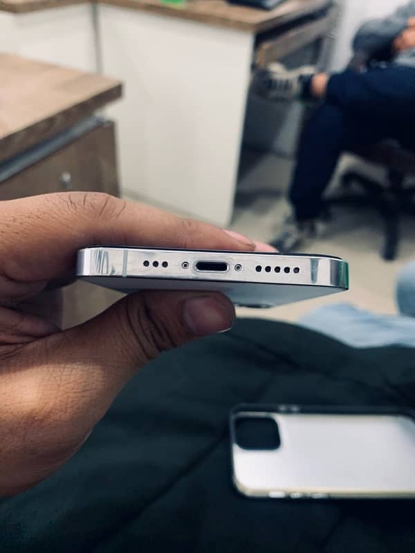 Iphone 12 pro Non PTA 4