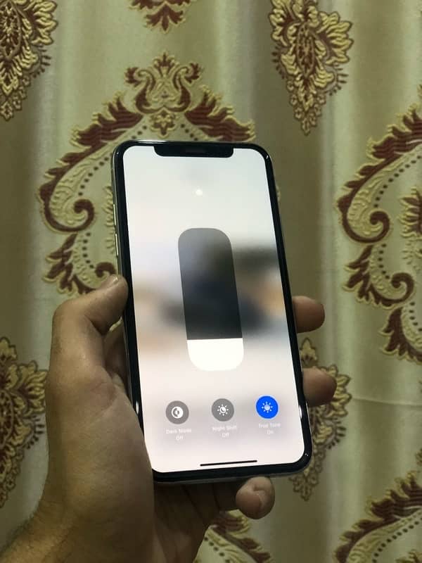 iPhone XS White 3