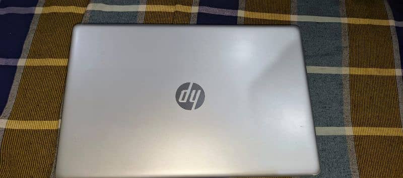 hp laptop i5-8th gen 15-da0059ne 8