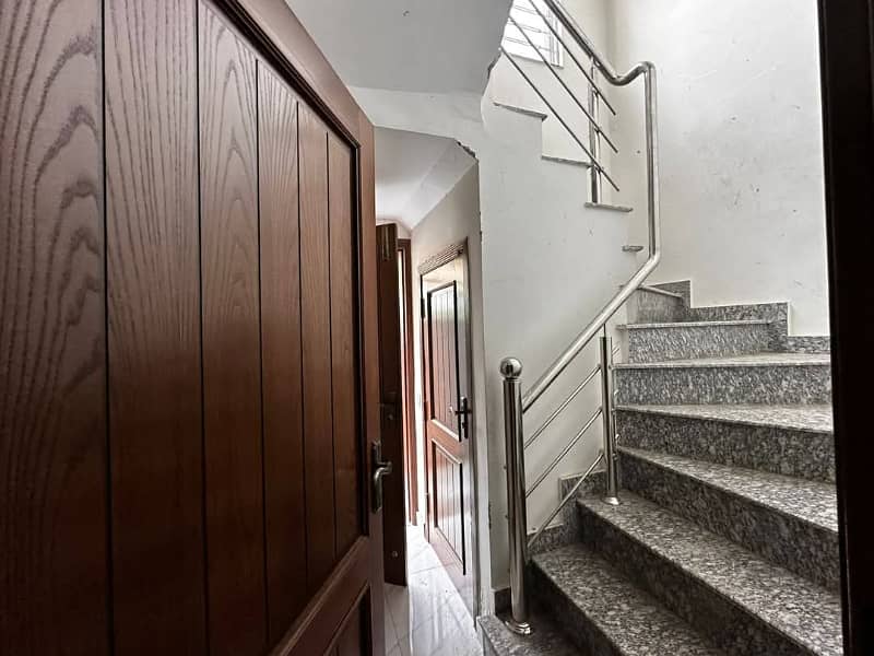 10 Marla double storey House for rent Nasheman colony Multan 6