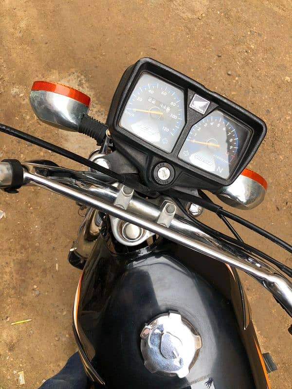 honda 125 model hai 2022 karachi number hai pasa ke need hai 4