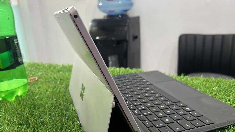 Microsoft surface pro 6 i5 8th generation 8gb 256gbssd 0