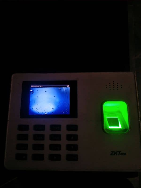 ZKTECO K60 Biometric Time Attendance Machine 1