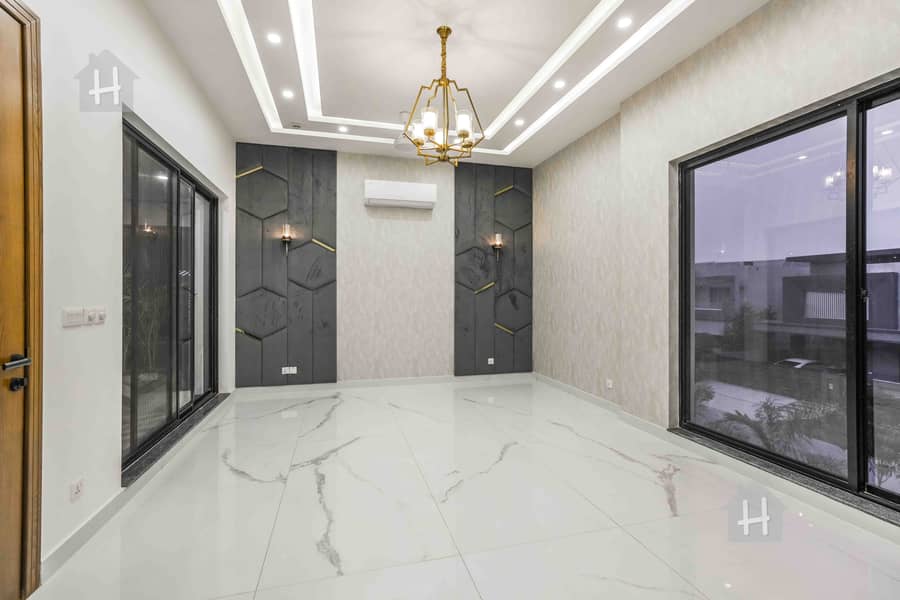 Brand New Luxury Palace For Sale 31