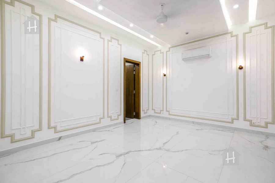 Brand New Luxury Palace For Sale 42