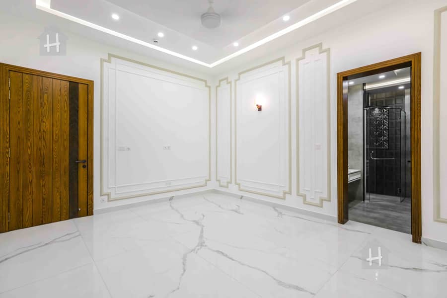 Brand New Luxury Palace For Sale 43