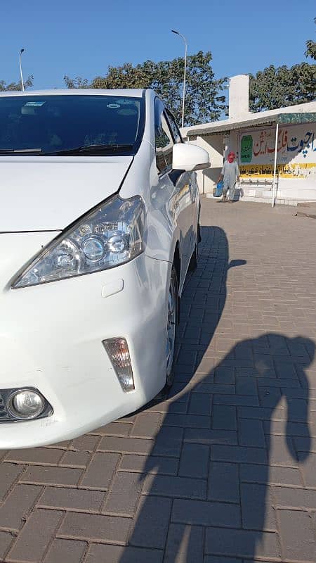 Toyota Prius Alpha 2015 2