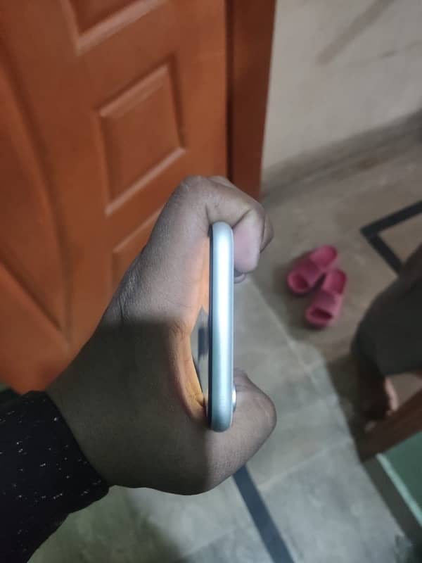 iphone xr pta approved 128 gb 4