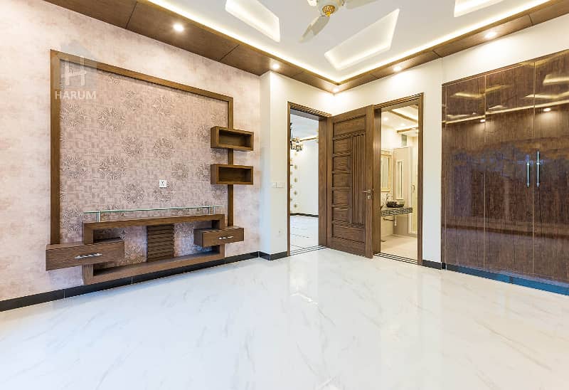 MOST LUXURIOUS SLIGHTLY USED MODERN DESIGN HOUSE NEAR MOSQUE AND PARK 23