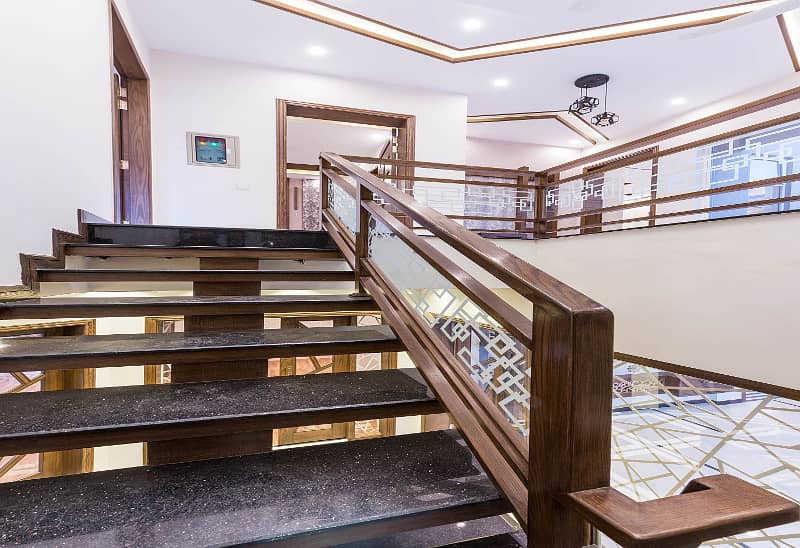 MOST LUXURIOUS SLIGHTLY USED MODERN DESIGN HOUSE NEAR MOSQUE AND PARK 28