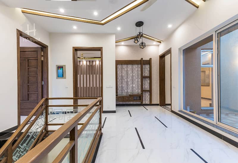 MOST LUXURIOUS SLIGHTLY USED MODERN DESIGN HOUSE NEAR MOSQUE AND PARK 34