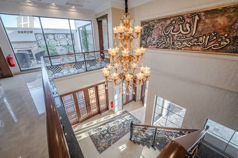 MOST LUXURIOUS SLIGHTLY USED MODERN DESIGN HOUSE NEAR MOSQUE AND PARK 42