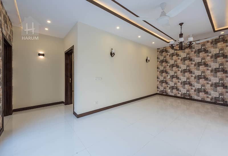 ONE KANAL MODERN SUPER LUXURY BUNGALOW FOR SALE 32