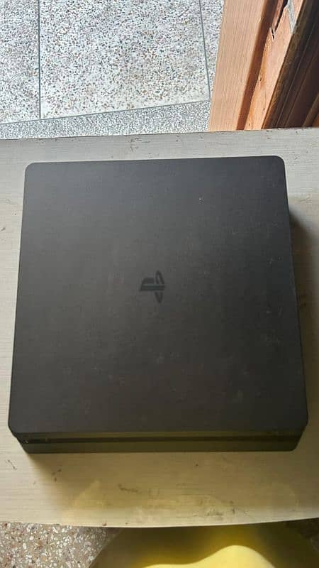 PS4 Slim |Non JailBroken|With Original Controller|With RE4 REMAKE| 0