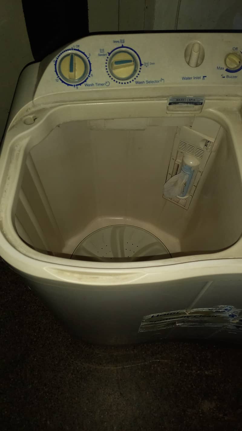 Haier Semi Automatic Washing Machine 8kg 3