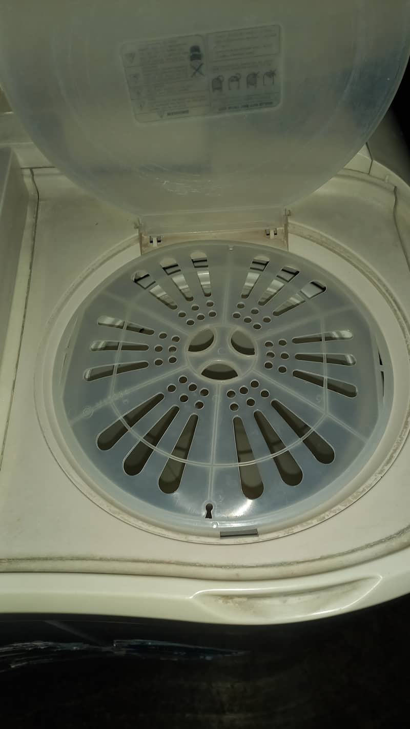 Haier Semi Automatic Washing Machine 8kg 4