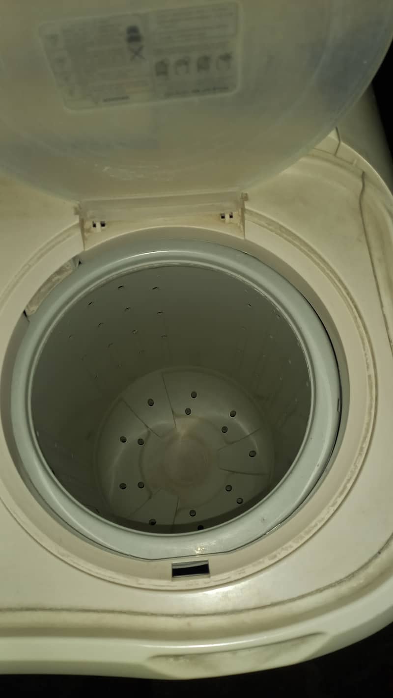 Haier Semi Automatic Washing Machine 8kg 6