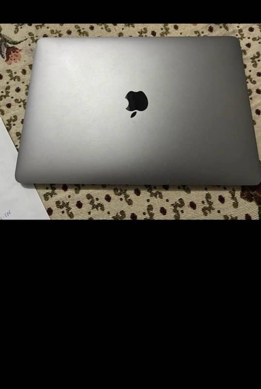 MacBook Pro 2017 core i5 with Touch Bar 0