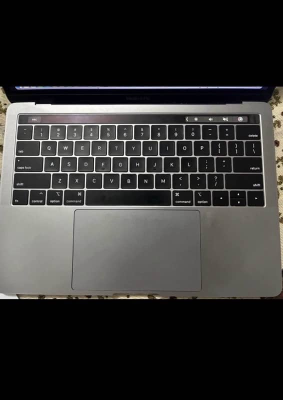 MacBook Pro 2017 core i5 with Touch Bar 5