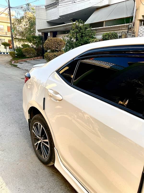 Toyota Corolla Altis 2018 4