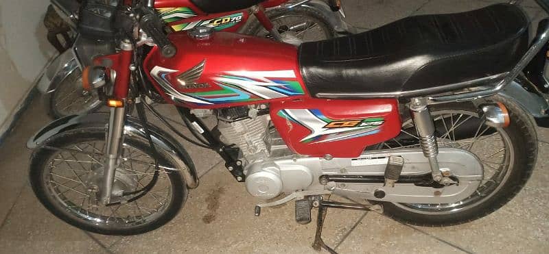 Honda 125 red 4