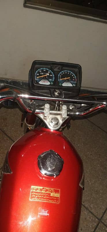 Honda 125 red 8