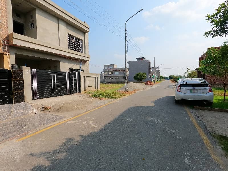 Prime Location 5 Marla House For sale In Lahore 2