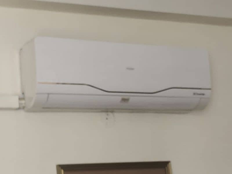 wall AC and mirror for sale 0