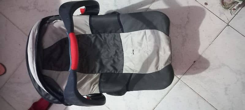 Baby carry cot 0