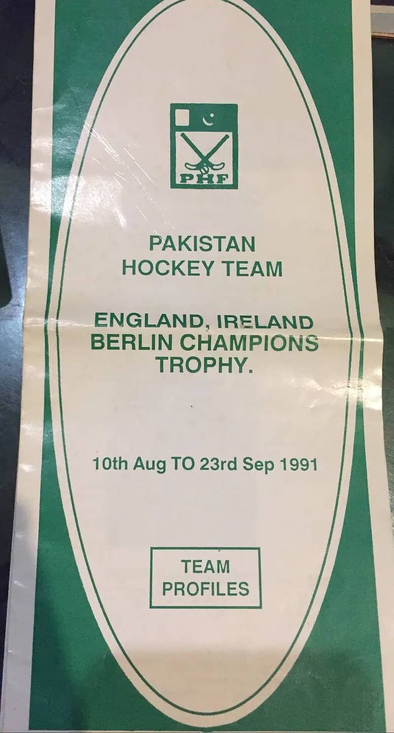 AUTOGRAPH OF PAKISTAN HOCKEY TEAM 1991 0