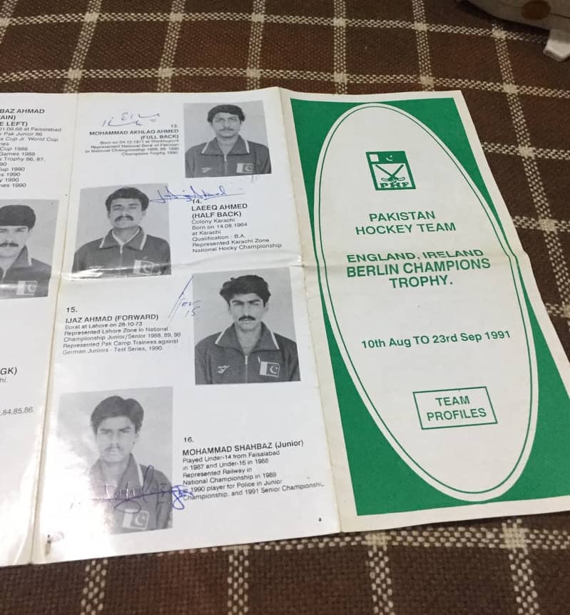 AUTOGRAPH OF PAKISTAN HOCKEY TEAM 1991 1