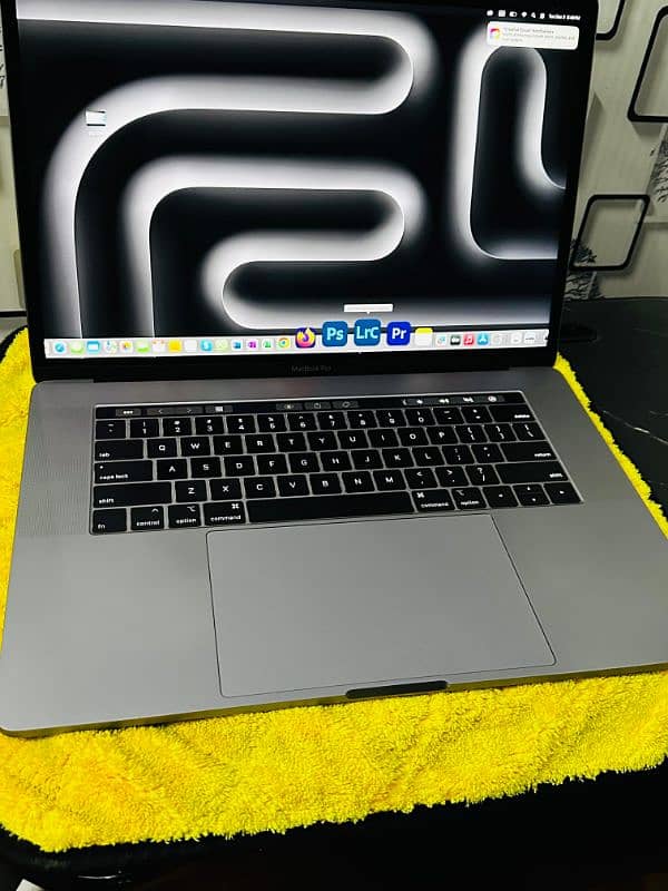 MacBook pro 2019, cori 9, 32/512, 4 GB graphic card , excellent cond. 0