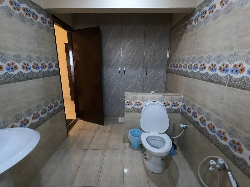 2365 Square Feet Flat For sale In Karachi 4