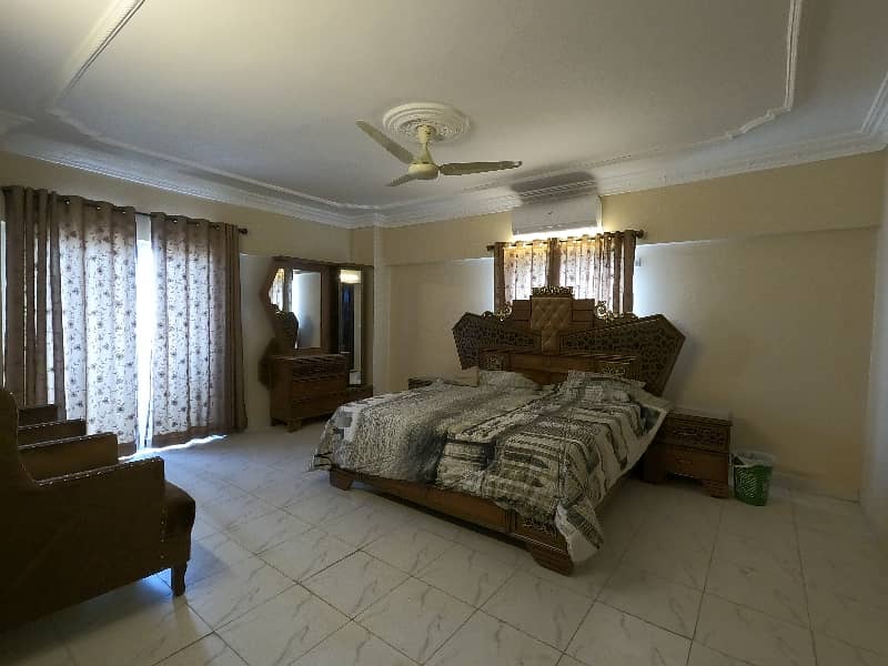 2365 Square Feet Flat For sale In Karachi 10