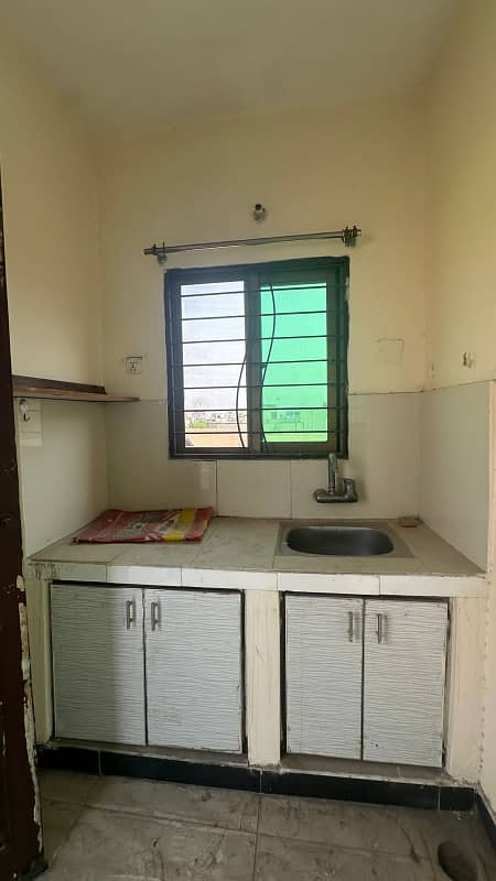 8 Marla house mumty room for rent in bharia town lahore 2