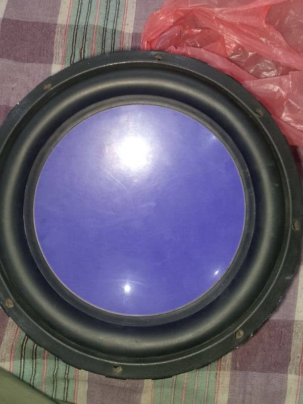 Woofer 1000 watt.   Baser  only 10din use hoea hay bilkul new hay 2