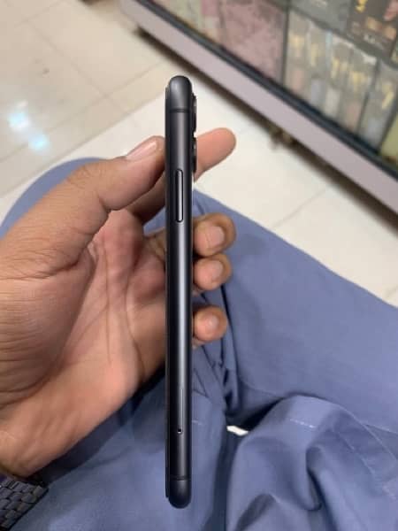 I phone 11 Black 1