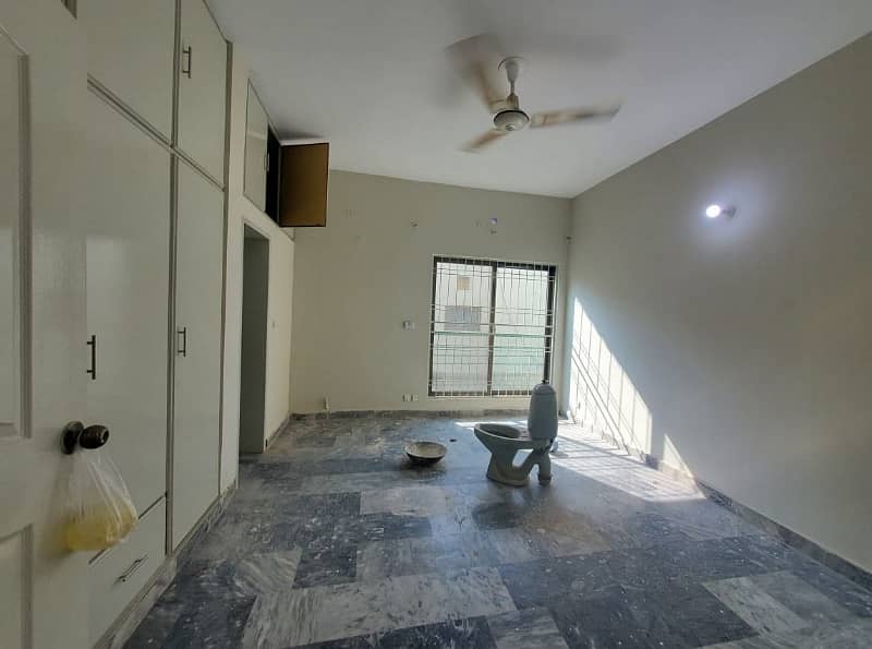 10 Marla Upper Portion For Rent In DHA Phase 1,Block W, Lahore. 4