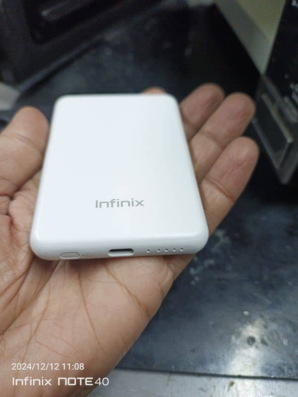 Infinix note 40 original megnatic power bank 2